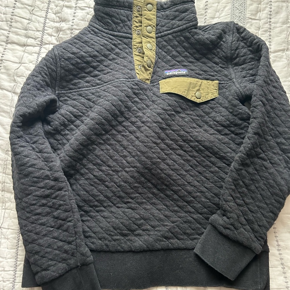 Patagonia quilted quarter button sweatshirt